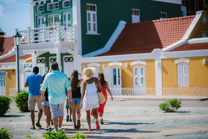 Aruba Downtown Historic and Cultural Walking Tour - Wilhelmina Park: Statues, Iguanas, and a Quick Culture Reset