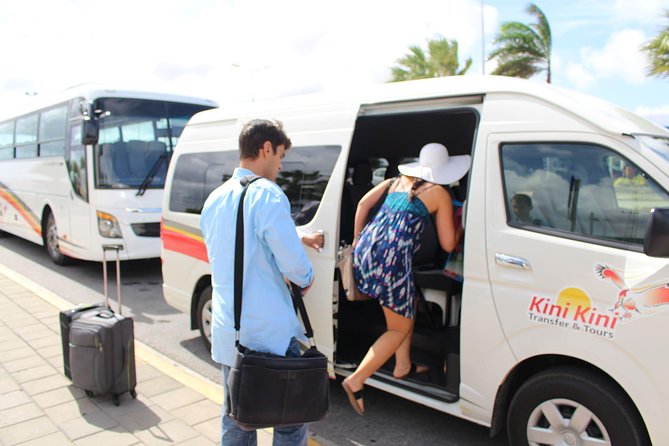 Aruba Private Van Airport Transfer - Reina Beatrix arrivals: what happens after immigration and customs
