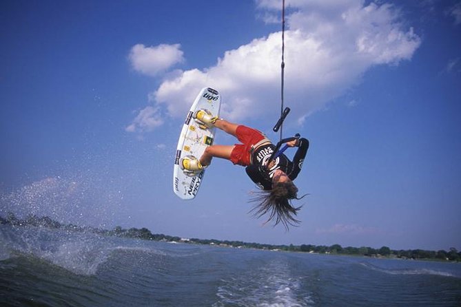 Aruba Water Skiing or Wakeboarding - Choosing Waterskiing vs Wakeboarding vs Kneeboarding