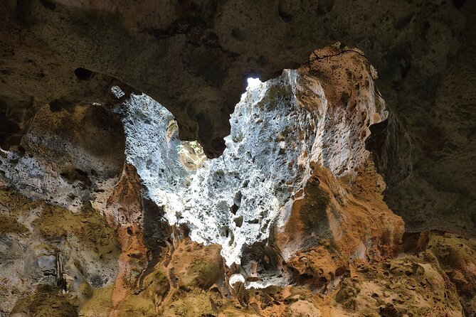 Private 4x4 Natural Pool, Caves & Baby Beach by Cross Aruba Tours - Stop 3: Fontein Cave with Indian drawings and a fishpond (about 20 minutes)