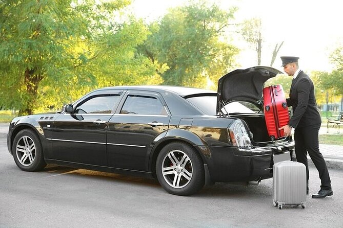 Private One-Way Transfer Reina Beatrix Airport to Aruba - From AUA arrivals to a name-up pickup in Oranjestad