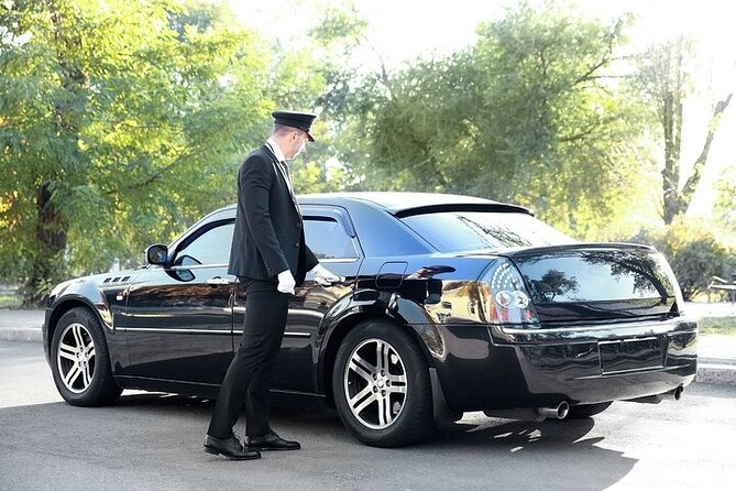 Private One-Way Transfer Reina Beatrix Airport to Aruba - Car comfort, driver behavior, and what “private” really delivers