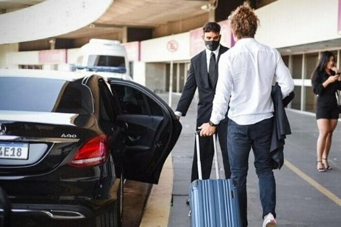 Private One-Way Transfer Reina Beatrix Airport to Aruba - Seat needs: child seats and boosters are available on request
