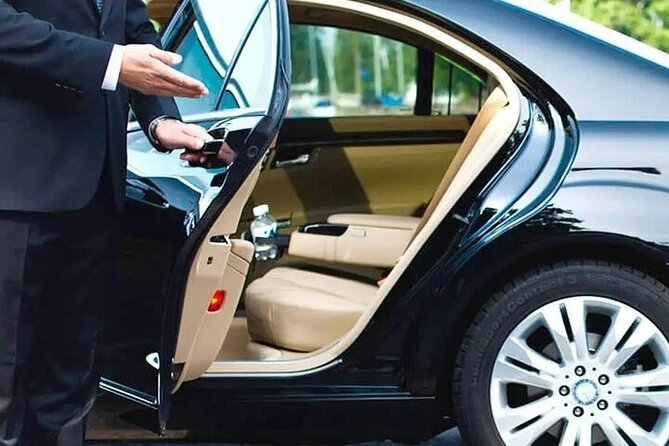 Private One-Way Transfer Reina Beatrix Airport to Aruba - Should you book this private transfer?