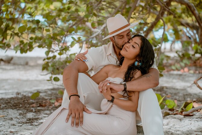 Private Vacation Photoshoot with Photographer in Aruba - Meeting at Eagle Beach Playground, then going straight into photo mode