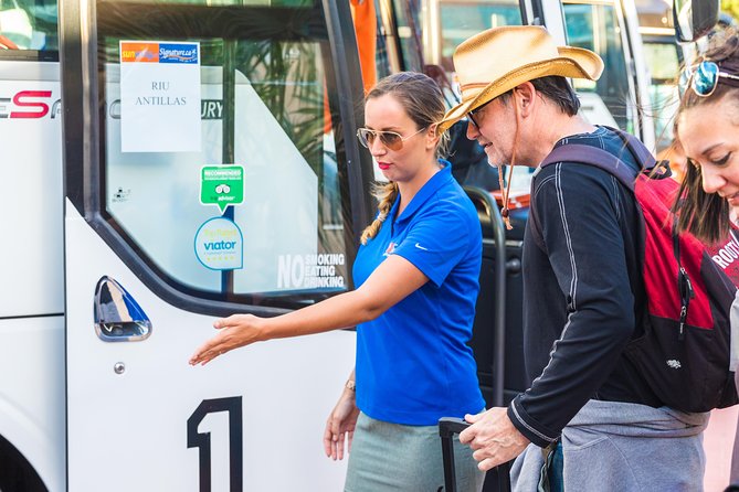 Round Trip Shared Airport Shuttle - From the airport to your resort: what this shuttle gets right