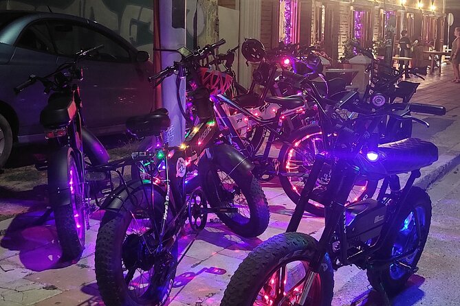 Semi-Private Christmas Edition Twilight Glow E-Bike Oranjestad - Eagle Beach and Druif Beach: Twilight Moments That Make the Effort Feel Easy